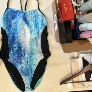 Jolyn Isaac one piece size 36